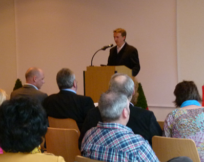 Thomas Weber begrüßt die Teilnehmer der Informationsveranstaltung